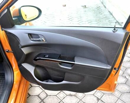 Оранжевый Шевроле Соник, объемом двигателя 1.8 л и пробегом 98 тыс. км за 8500 $, фото 26 на Automoto.ua