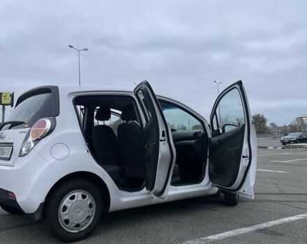 Шевроле Спарк 2010 у Києві на Automoto.ua Білий Шевроле Спарк, об'ємом двигуна 1 л та пробігом 219 тис. км за 4500 $, фото 5 на Automoto.ua