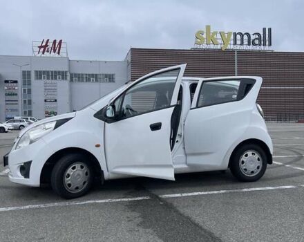 Шевроле Спарк 2010 у Києві на Automoto.ua Білий Шевроле Спарк, об'ємом двигуна 1 л та пробігом 219 тис. км за 4500 $, фото 3 на Automoto.ua