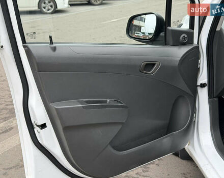 Білий Шевроле Спарк, об'ємом двигуна 0.99 л та пробігом 222 тис. км за 3000 $, фото 3 на Automoto.ua