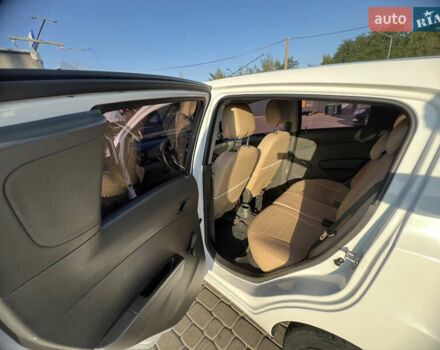 Білий Шевроле Спарк, об'ємом двигуна 1 л та пробігом 170 тис. км за 3500 $, фото 8 на Automoto.ua