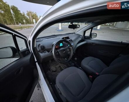 Белый Шевроле Спарк, объемом двигателя 1 л и пробегом 180 тыс. км за 4300 $, фото 14 на Automoto.ua