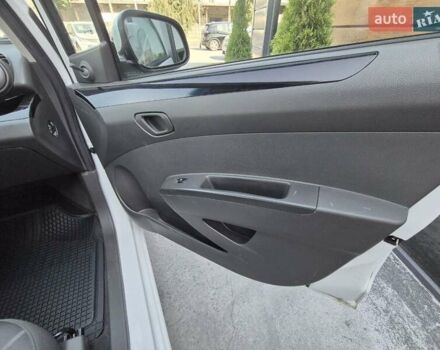 Белый Шевроле Спарк, объемом двигателя 1 л и пробегом 94 тыс. км за 4943 $, фото 12 на Automoto.ua