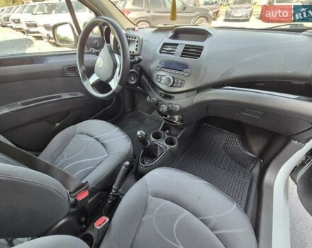 Белый Шевроле Спарк, объемом двигателя 1 л и пробегом 94 тыс. км за 4943 $, фото 7 на Automoto.ua