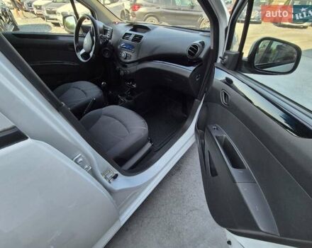 Белый Шевроле Спарк, объемом двигателя 1 л и пробегом 94 тыс. км за 4943 $, фото 11 на Automoto.ua