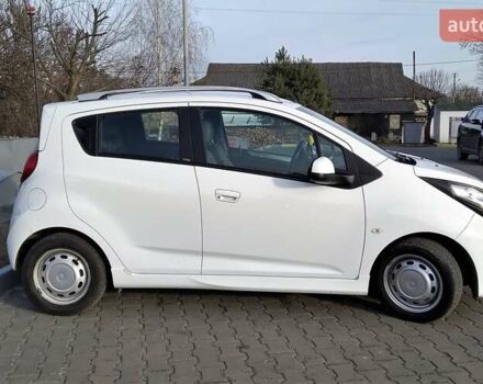 Белый Шевроле Спарк, объемом двигателя 1.21 л и пробегом 156 тыс. км за 5600 $, фото 3 на Automoto.ua
