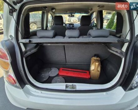 Белый Шевроле Спарк, объемом двигателя 1 л и пробегом 94 тыс. км за 4943 $, фото 14 на Automoto.ua