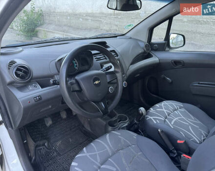 Белый Шевроле Спарк, объемом двигателя 1 л и пробегом 143 тыс. км за 3600 $, фото 29 на Automoto.ua