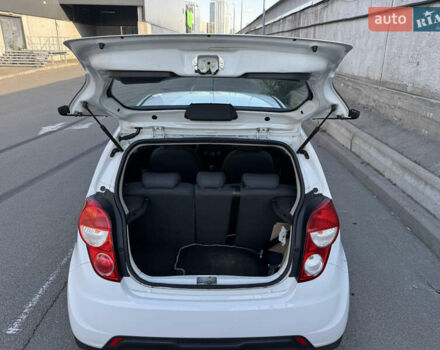 Белый Шевроле Спарк, объемом двигателя 1 л и пробегом 143 тыс. км за 3600 $, фото 46 на Automoto.ua