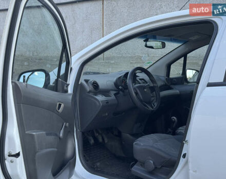 Белый Шевроле Спарк, объемом двигателя 1 л и пробегом 143 тыс. км за 3600 $, фото 27 на Automoto.ua