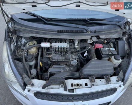 Белый Шевроле Спарк, объемом двигателя 1 л и пробегом 143 тыс. км за 3600 $, фото 45 на Automoto.ua