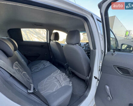 Белый Шевроле Спарк, объемом двигателя 1 л и пробегом 143 тыс. км за 3600 $, фото 39 на Automoto.ua