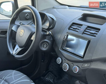 Белый Шевроле Спарк, объемом двигателя 1 л и пробегом 143 тыс. км за 3600 $, фото 40 на Automoto.ua