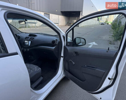 Белый Шевроле Спарк, объемом двигателя 1 л и пробегом 143 тыс. км за 3600 $, фото 24 на Automoto.ua