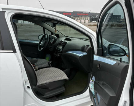 Білий Шевроле Спарк, об'ємом двигуна 0 л та пробігом 78 тис. км за 10000 $, фото 8 на Automoto.ua