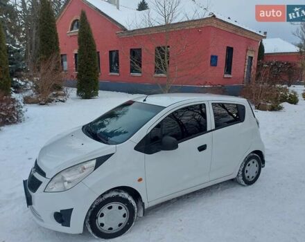Белый Шевроле Спарк, объемом двигателя 1 л и пробегом 223 тыс. км за 3350 $, фото 1 на Automoto.ua