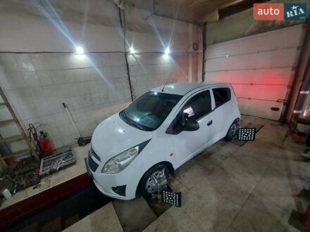 Білий Шевроле Спарк, об'ємом двигуна 1 л та пробігом 223 тис. км за 3499 $, фото 1 на Automoto.ua