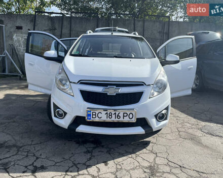 Белый Шевроле Спарк, объемом двигателя 1.2 л и пробегом 156 тыс. км за 5000 $, фото 1 на Automoto.ua