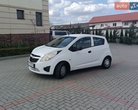 Белый Шевроле Спарк, объемом двигателя 1 л и пробегом 150 тыс. км за 4500 $, фото 1 на Automoto.ua