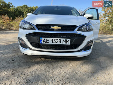 Белый Шевроле Спарк, объемом двигателя 1.4 л и пробегом 79 тыс. км за 10700 $, фото 1 на Automoto.ua