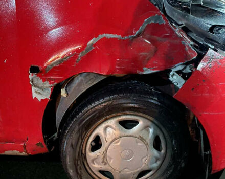 Красный Шевроле Спарк, объемом двигателя 1 л и пробегом 134 тыс. км за 2000 $, фото 3 на Automoto.ua