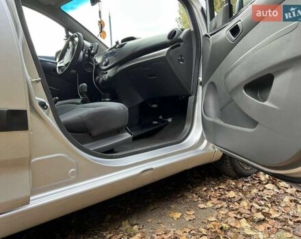 Серый Шевроле Спарк, объемом двигателя 1 л и пробегом 142 тыс. км за 3800 $, фото 2 на Automoto.ua