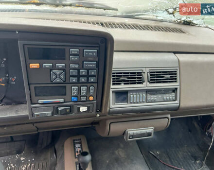 Белый Шевроле Субурбан, объемом двигателя 5.7 л и пробегом 250 тыс. км за 4500 $, фото 10 на Automoto.ua