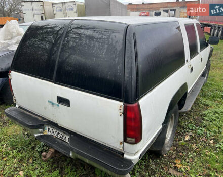 Белый Шевроле Субурбан, объемом двигателя 5.7 л и пробегом 250 тыс. км за 4500 $, фото 5 на Automoto.ua