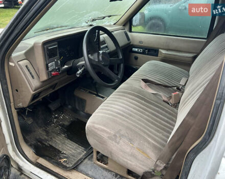 Белый Шевроле Субурбан, объемом двигателя 5.7 л и пробегом 250 тыс. км за 4500 $, фото 8 на Automoto.ua