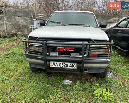 Белый Шевроле Субурбан, объемом двигателя 5.7 л и пробегом 250 тыс. км за 4500 $, фото 1 на Automoto.ua