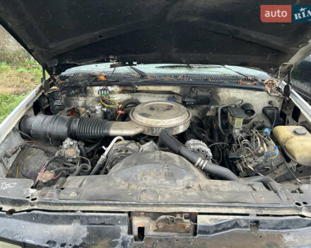 Белый Шевроле Субурбан, объемом двигателя 5.7 л и пробегом 250 тыс. км за 4500 $, фото 13 на Automoto.ua