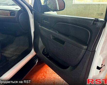 Шевроле Субурбан 2011 у Рівному на Automoto.ua Білий Шевроле Субурбан, об'ємом двигуна 5.3 л та пробігом 190 тис. км за 21000 $, фото 4 на Automoto.ua