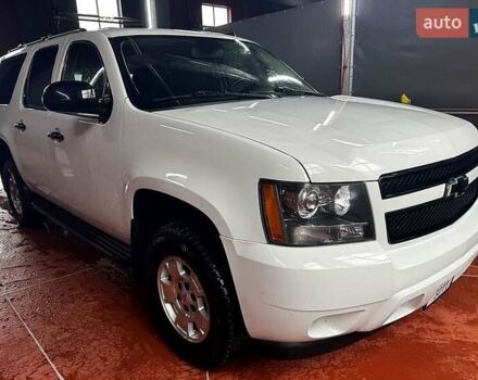 Белый Шевроле Субурбан, объемом двигателя 5.3 л и пробегом 190 тыс. км за 21000 $, фото 10 на Automoto.ua