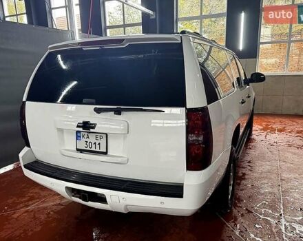 Белый Шевроле Субурбан, объемом двигателя 5.3 л и пробегом 190 тыс. км за 21000 $, фото 8 на Automoto.ua