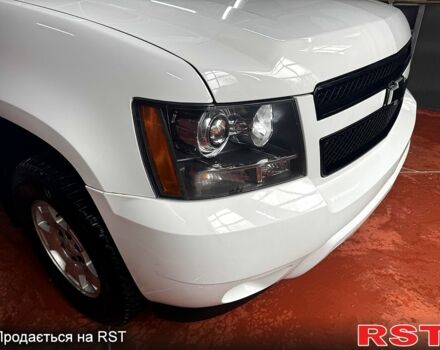 Шевроле Субурбан 2011 у Рівному на Automoto.ua Білий Шевроле Субурбан, об'ємом двигуна 5.3 л та пробігом 190 тис. км за 21000 $, фото 1 на Automoto.ua
