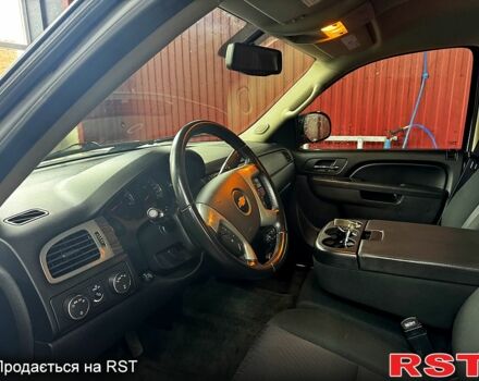 Шевроле Субурбан 2011 у Рівному на Automoto.ua Білий Шевроле Субурбан, об'ємом двигуна 5.3 л та пробігом 190 тис. км за 21000 $, фото 7 на Automoto.ua