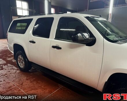 Шевроле Субурбан 2011 у Рівному на Automoto.ua Білий Шевроле Субурбан, об'ємом двигуна 5.3 л та пробігом 190 тис. км за 21000 $, фото 2 на Automoto.ua