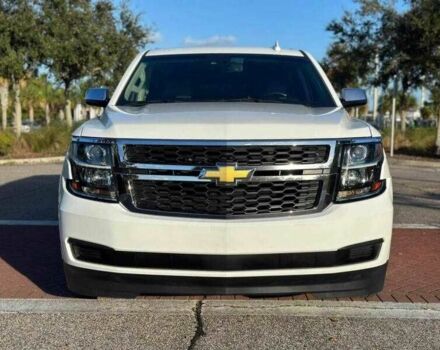 Белый Шевроле Субурбан, объемом двигателя 5.3 л и пробегом 55 тыс. км за 5500 $, фото 3 на Automoto.ua