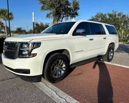 Белый Шевроле Субурбан, объемом двигателя 5.3 л и пробегом 55 тыс. км за 5500 $, фото 1 на Automoto.ua