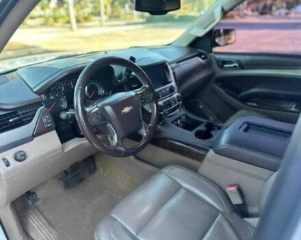 Белый Шевроле Субурбан, объемом двигателя 5.3 л и пробегом 55 тыс. км за 5500 $, фото 6 на Automoto.ua