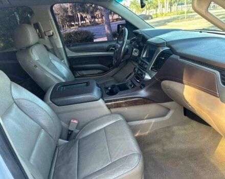 Белый Шевроле Субурбан, объемом двигателя 5.3 л и пробегом 55 тыс. км за 5500 $, фото 8 на Automoto.ua