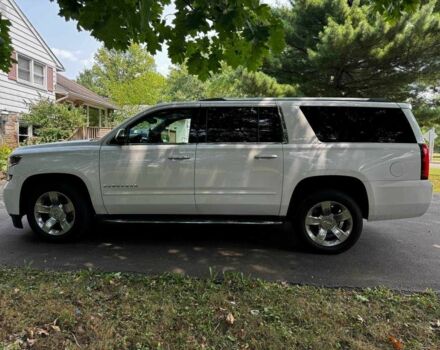 Белый Шевроле Субурбан, объемом двигателя 5.3 л и пробегом 198 тыс. км за 38500 $, фото 1 на Automoto.ua