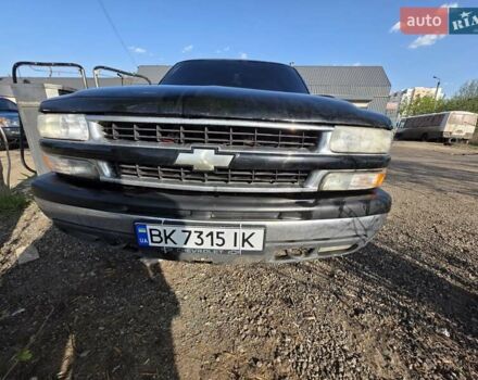Черный Шевроле Субурбан, объемом двигателя 5.73 л и пробегом 344 тыс. км за 9300 $, фото 2 на Automoto.ua