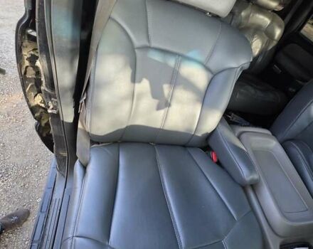 Черный Шевроле Субурбан, объемом двигателя 5.73 л и пробегом 344 тыс. км за 9300 $, фото 7 на Automoto.ua