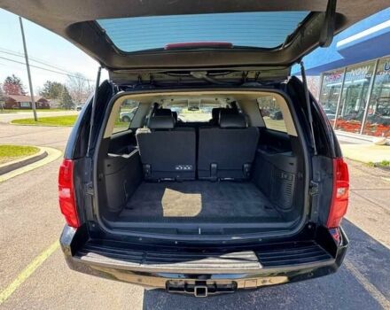 Черный Шевроле Субурбан, объемом двигателя 5.3 л и пробегом 81 тыс. км за 3000 $, фото 2 на Automoto.ua