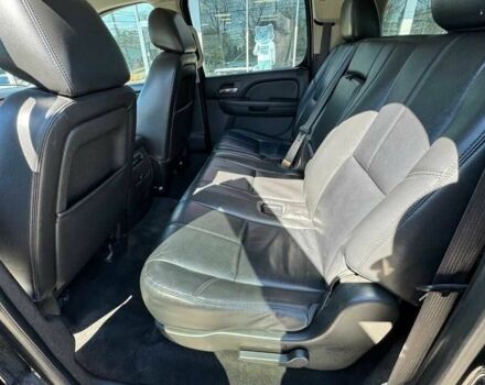 Черный Шевроле Субурбан, объемом двигателя 5.3 л и пробегом 81 тыс. км за 3000 $, фото 4 на Automoto.ua