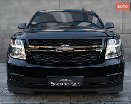 Черный Шевроле Субурбан, объемом двигателя 5.33 л и пробегом 153 тыс. км за 33000 $, фото 1 на Automoto.ua