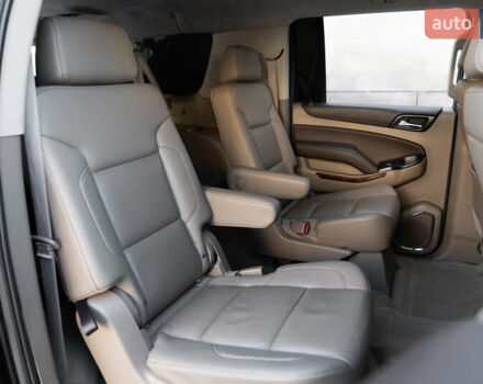 Черный Шевроле Субурбан, объемом двигателя 5.33 л и пробегом 153 тыс. км за 33000 $, фото 29 на Automoto.ua