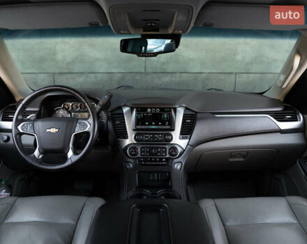 Черный Шевроле Субурбан, объемом двигателя 5.33 л и пробегом 153 тыс. км за 33000 $, фото 11 на Automoto.ua