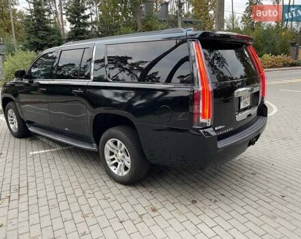 Черный Шевроле Субурбан, объемом двигателя 5.33 л и пробегом 143 тыс. км за 25000 $, фото 1 на Automoto.ua